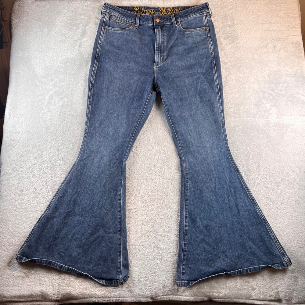 Wrangler x Lainey Wilson Bell Bottom Flare Jeans Blue 112360638 33x32 fits 35x31